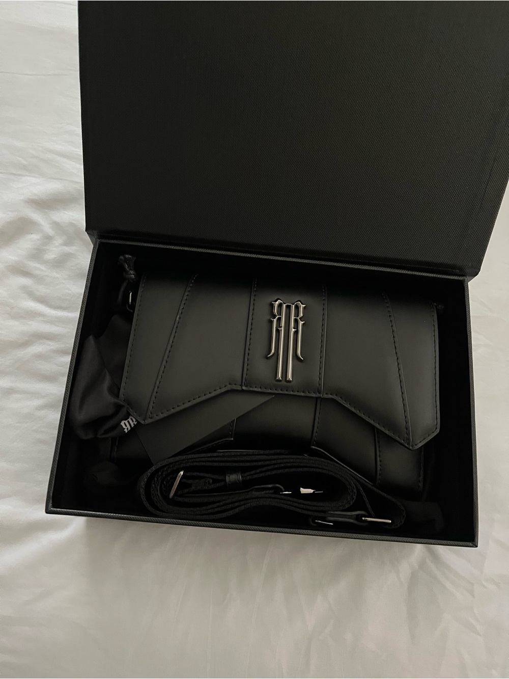 RARE ROMANCE VAULTED CROSSBODY BAG 🖤 - Picture 4 of 7